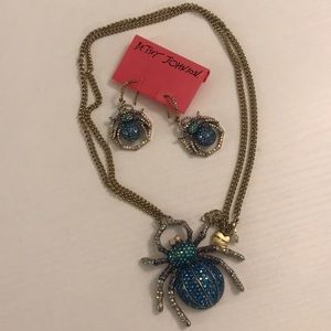 betsey johnson spider necklace and earrings